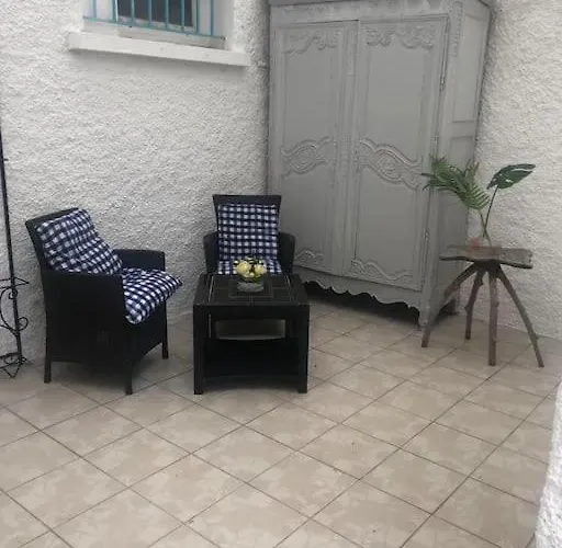 Les Micocouliers - Spacieuse Maison,4chambres ,avec Jardin- Parking -wifi Дом отдыха *